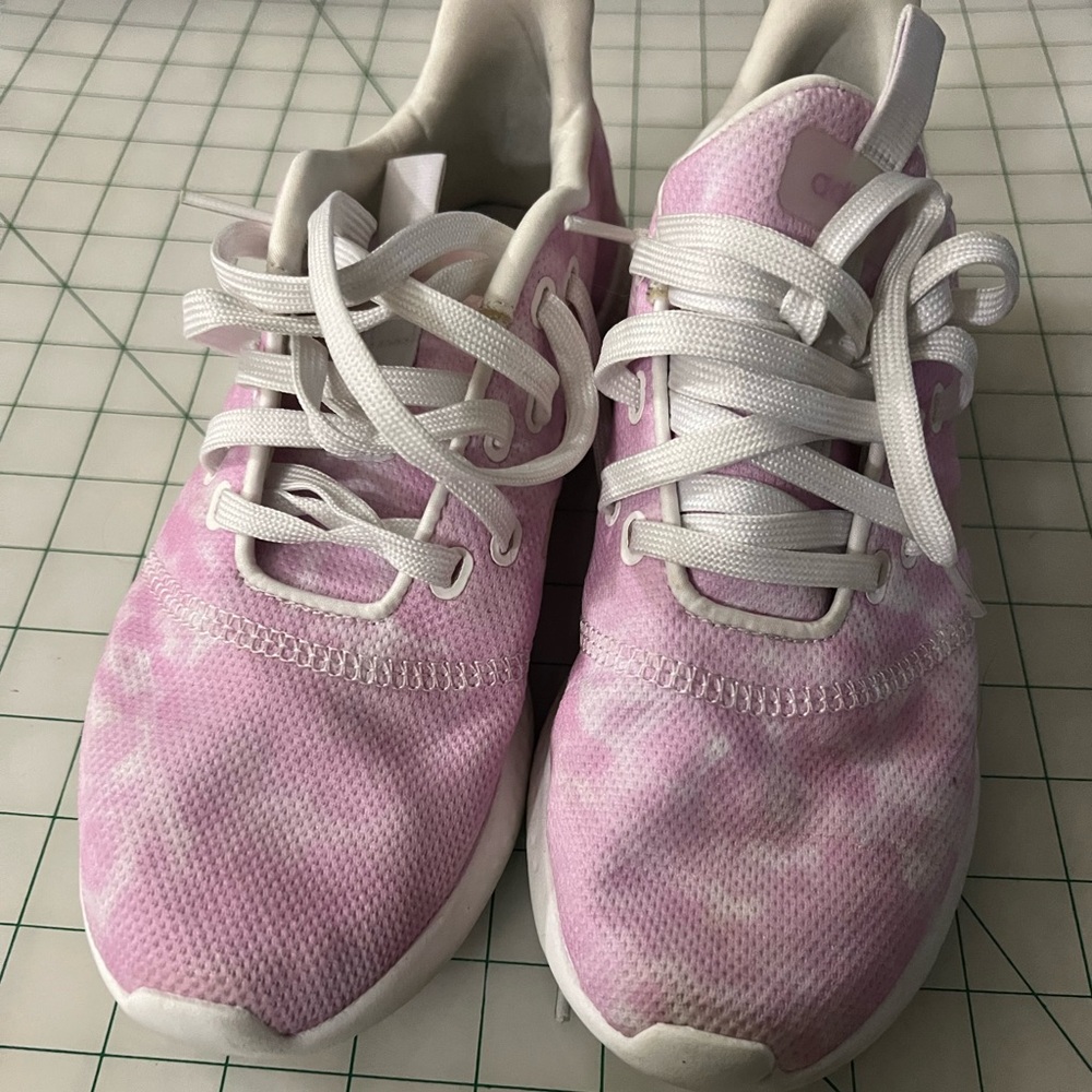 Adidas 7.5 womens shoes! Pretty Pink!